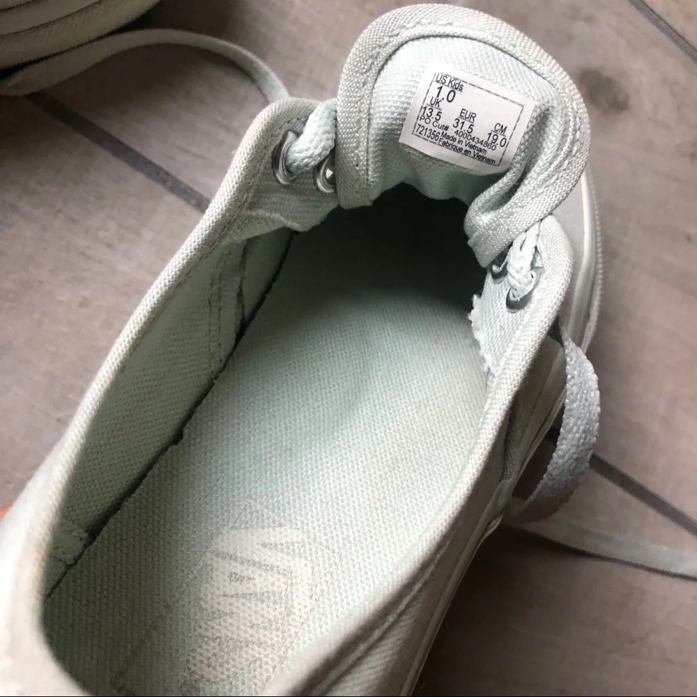 Vans off the wall mint green classic lace up sneakers. Size 1